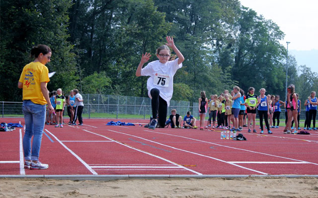 Weitsprung Mädchen der GMS Karlsbad – Waldbronn beim Bodenseeschulcup